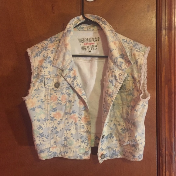 Flower patterned cropped Jean jacket