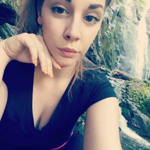 Meet your Posher, Caitlin