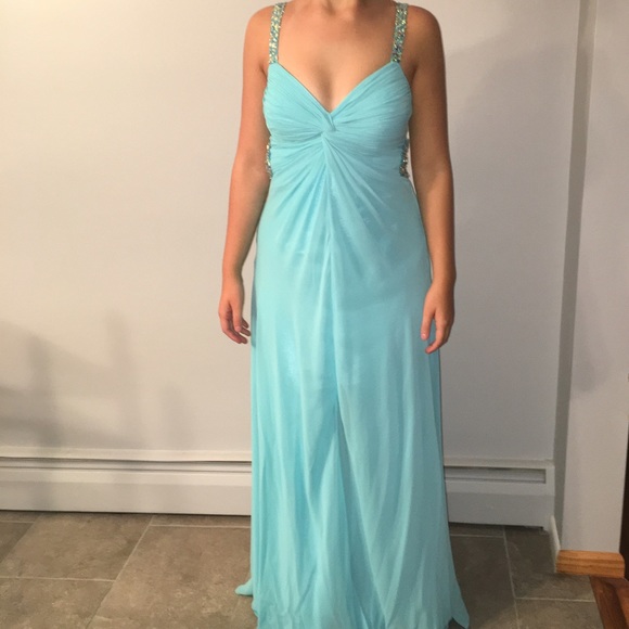 Simple But Beautiful Homecoming/Prom Dress - Picture 3 of 4