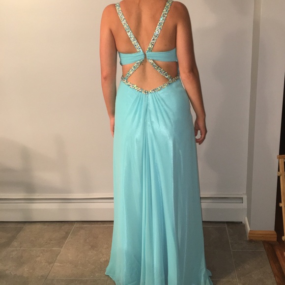 Simple But Beautiful Homecoming/Prom Dress - Picture 4 of 4