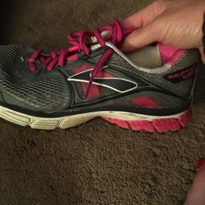 Brooks Ravena 5 women's Running Shoes