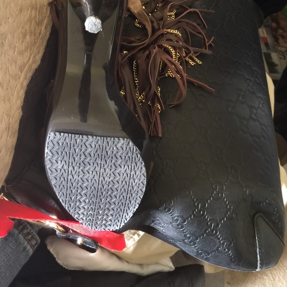 Shoes, purses everything must go!!!! - Picture 3 of 4