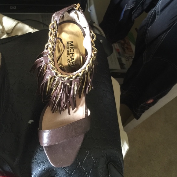 Shoes, purses everything must go!!!! - Picture 4 of 4