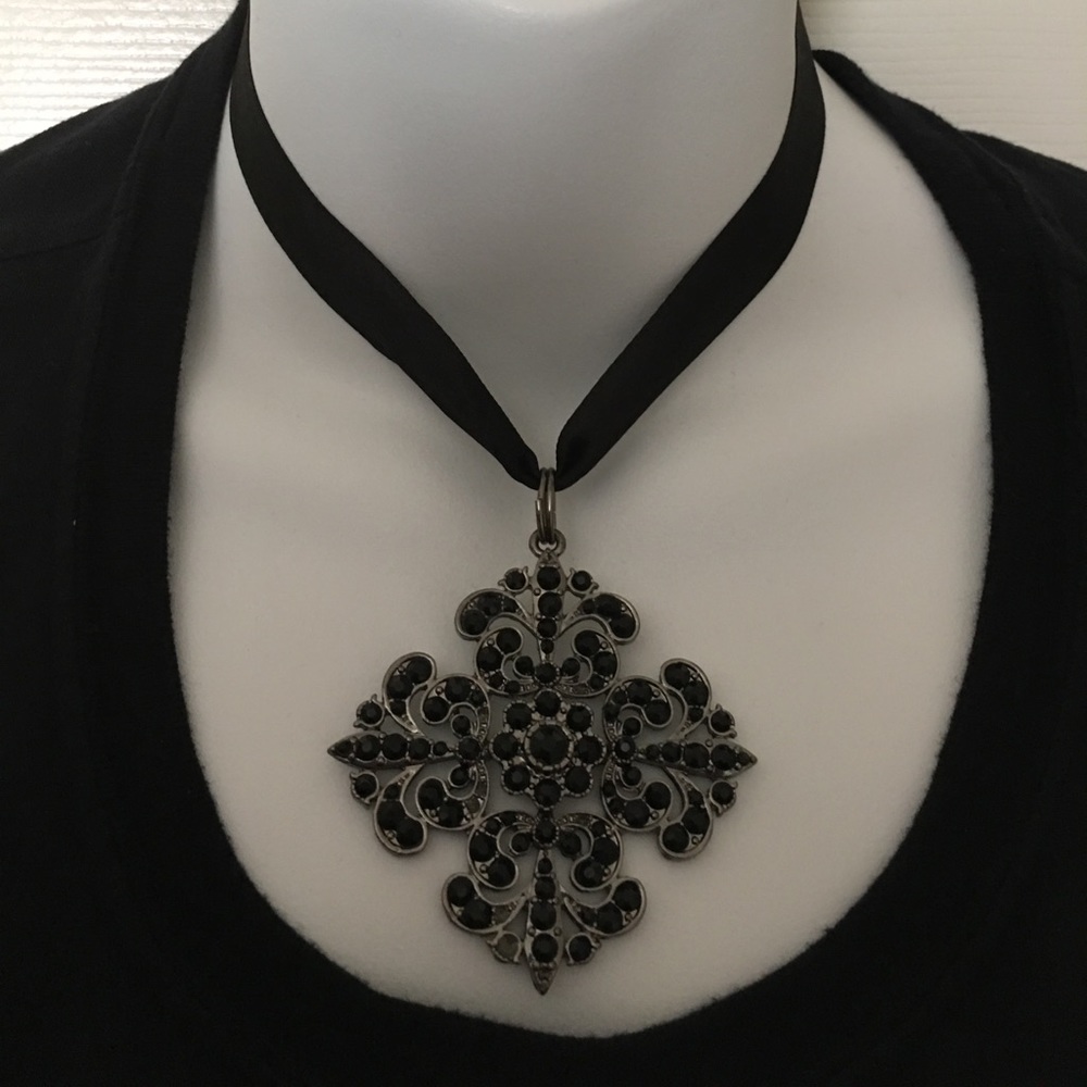 Black necklace/choker