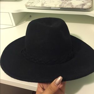 Urban outfitter black wool rim hat