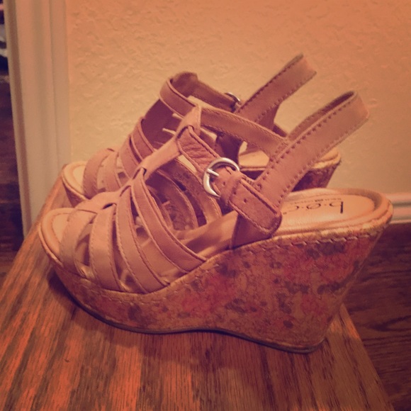 Born Tan Wedges, Size 6M