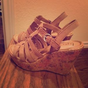 Born Tan Wedges, Size 6M