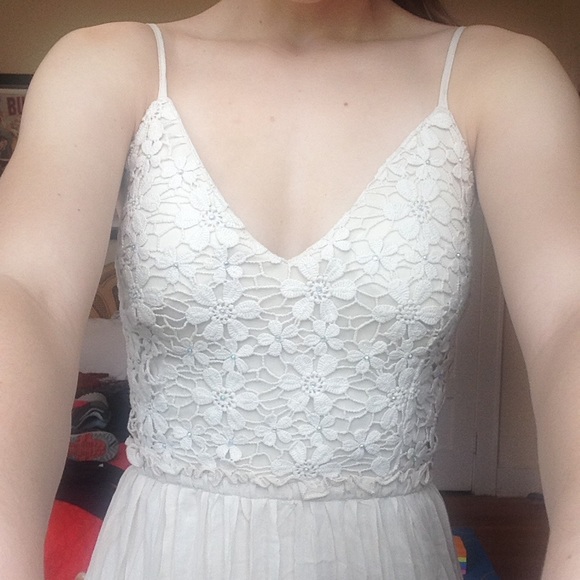 Backless Cream Lacey Dress - Picture 3 of 4