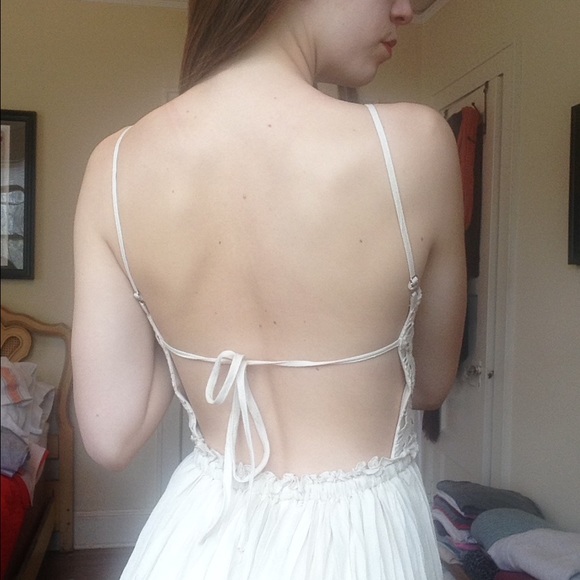 Backless Cream Lacey Dress - Picture 4 of 4