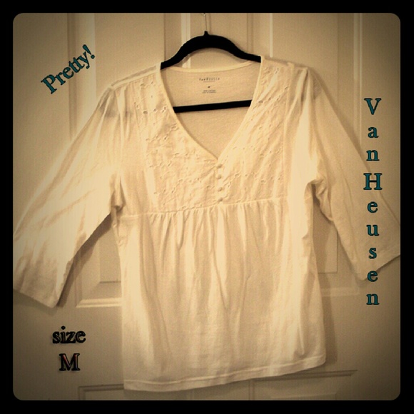 L👓k! Price drop! Gr8 white Vneck fop, emp-wst 🐼