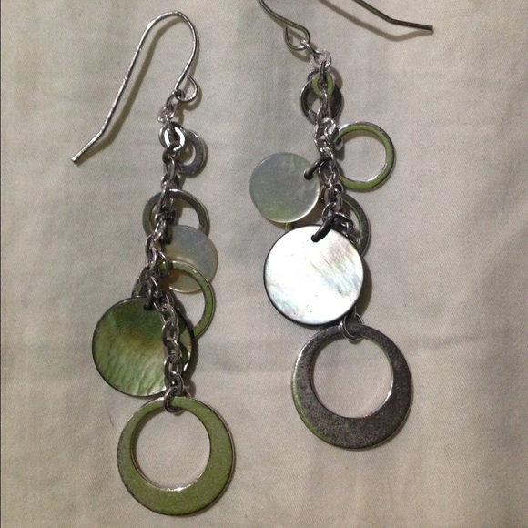 Beautiful silver / abalone she'll earrings! - Picture 2 of 2