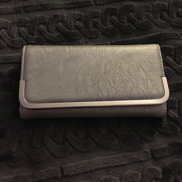 Charming Charlie || Silver Wallet