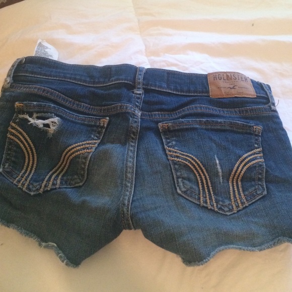 Shorts - Picture 3 of 4