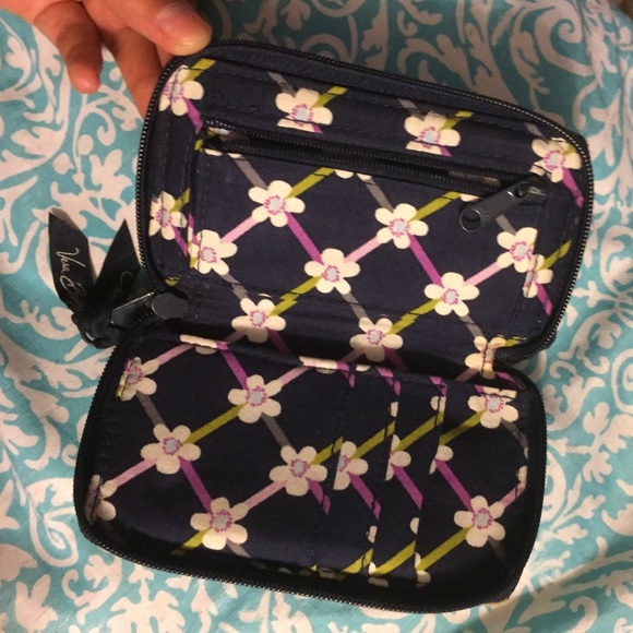 vera bradley wristlet - Picture 3 of 3