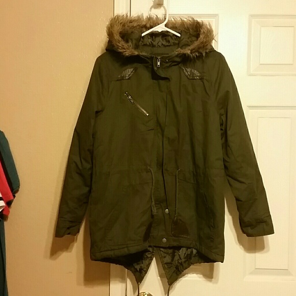 NWT! Olive green jacket with fur hood - Picture 2 of 4