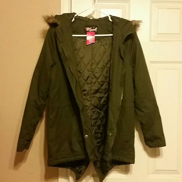 NWT! Olive green jacket with fur hood - Picture 3 of 4