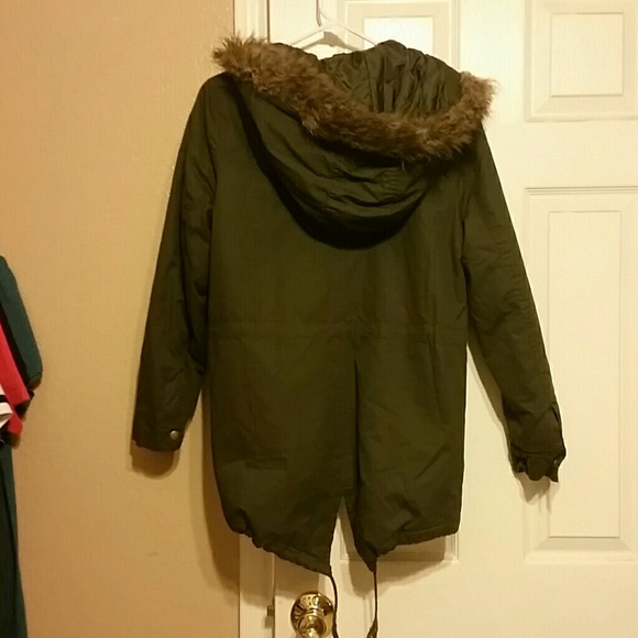 NWT! Olive green jacket with fur hood - Picture 4 of 4