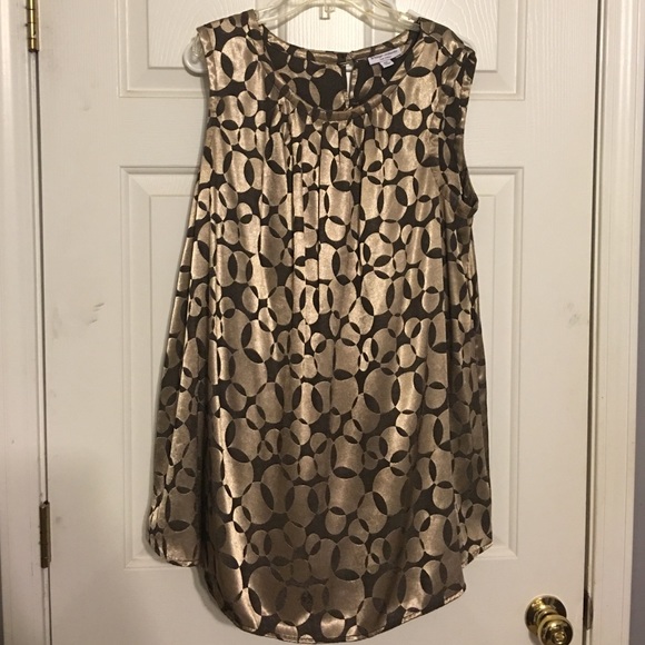 Liz Lange maternity top