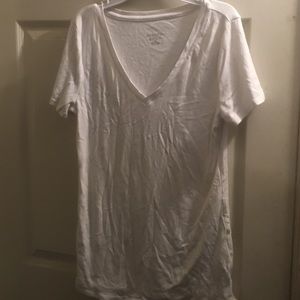 Plain white v-neck tshirt
