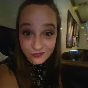 Meet your Posher, Claire