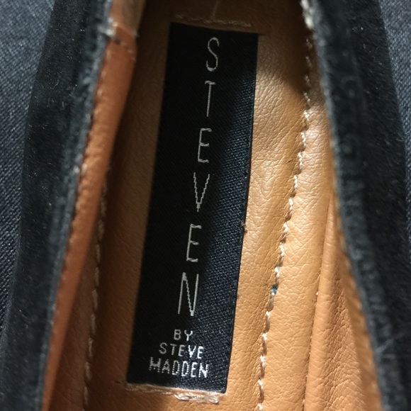 STEVE MADDEN Black Suede Pointy Toe Flats [SH-4] - Picture 2 of 8