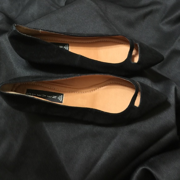 STEVE MADDEN Black Suede Pointy Toe Flats [SH-4] - Picture 3 of 8
