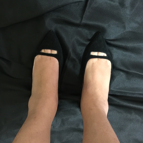 STEVE MADDEN Black Suede Pointy Toe Flats [SH-4] - Picture 4 of 8
