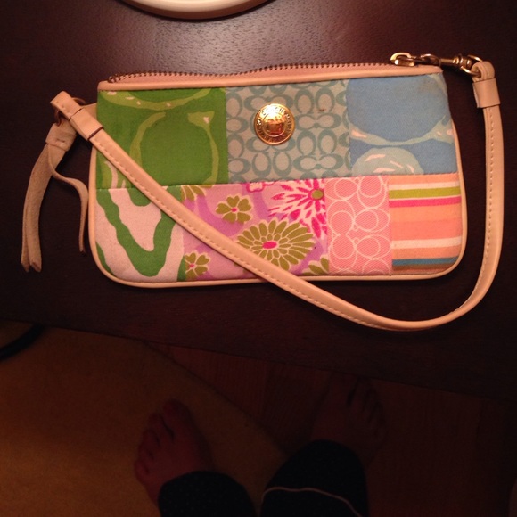Coach Handbags - Coach wristlet