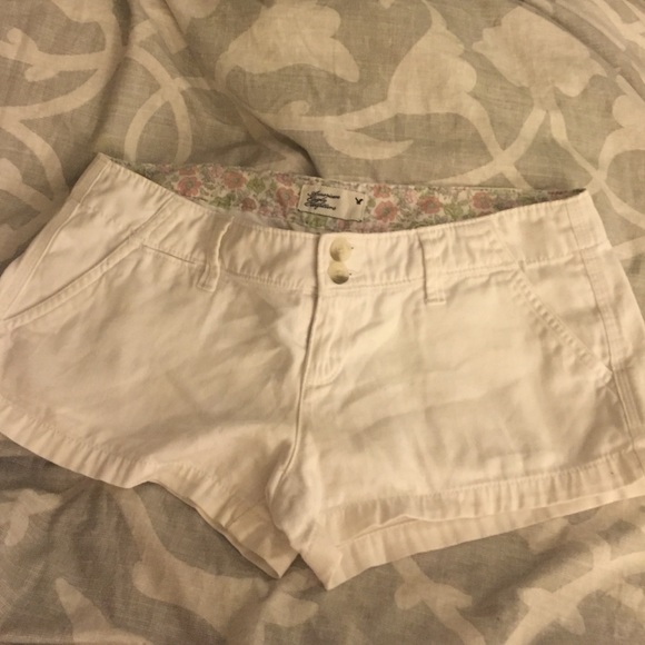 American Eagle size 0 white shorts