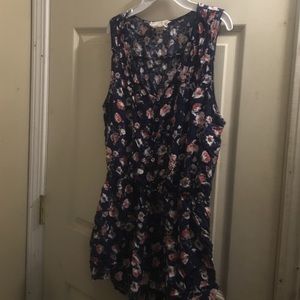 Very pretty vneck floral romper🌺🌸