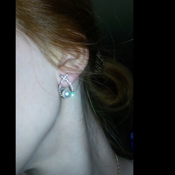 Silver color crystal stud earrings - Picture 2 of 2