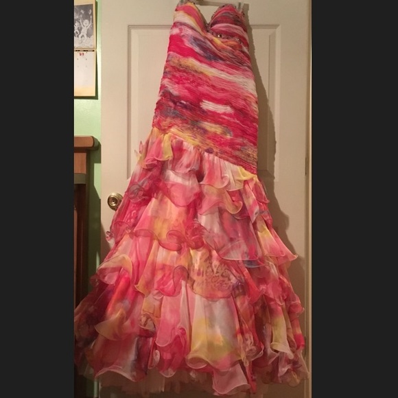 HOT DRESS - Picture 6 of 8