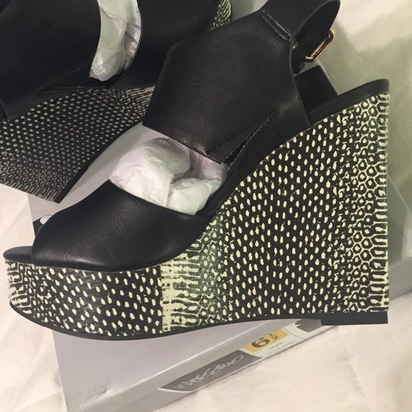 Black and white wedges - Picture 2 of 4