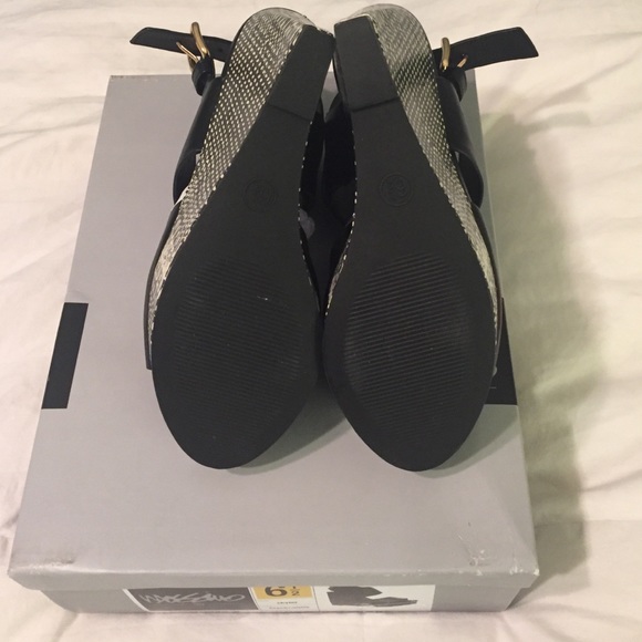 Black and white wedges - Picture 3 of 4