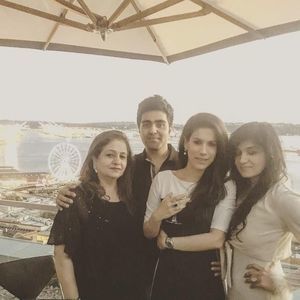 Meet your Posher, Shruti