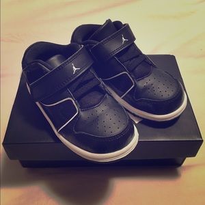 Toddler Boys Jordan shoes black white s 7 leather