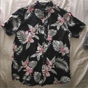 ❌SOLD ON Ⓜ️ercari Hawaiian Print Button up