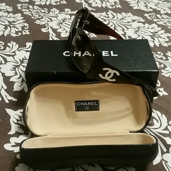 💯 Authentic Chanel Sunglasses - Picture 3 of 4