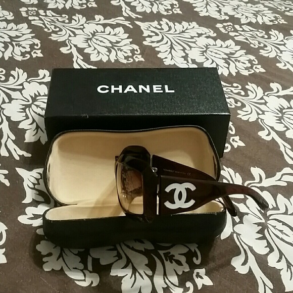 💯 Authentic Chanel Sunglasses - Picture 4 of 4