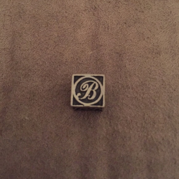 "B" charm