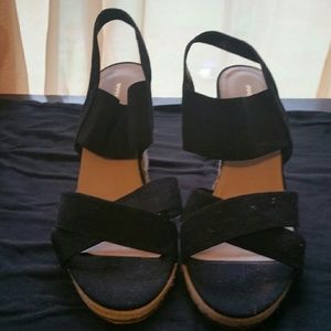 Black wedge