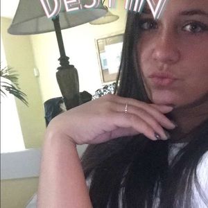 Meet your Posher, Chloe