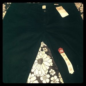 Super skinny slender fit jeans. Narrow leg.