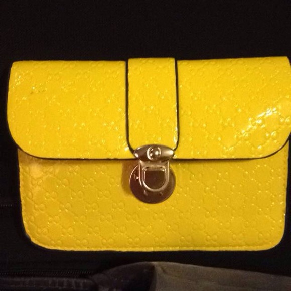 Small yellow clutch