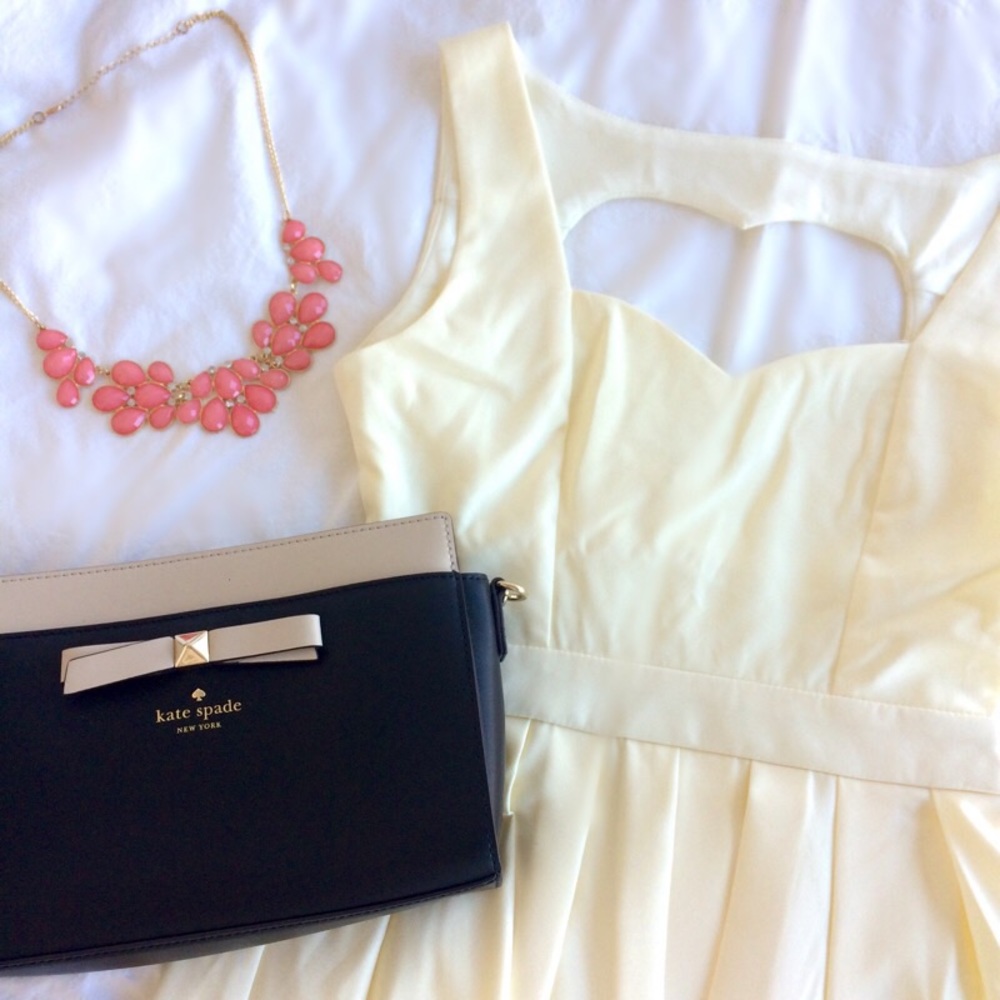 🎉 HP 🎉 Ivory Classic Heart Dress - Picture 5 of 5