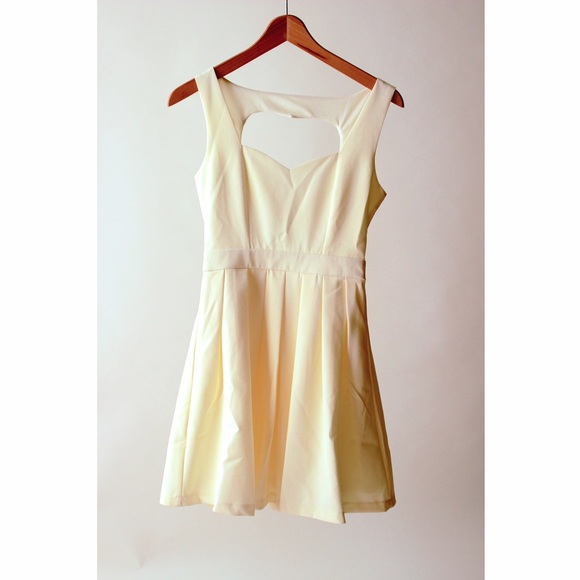 🎉 HP 🎉 Ivory Classic Heart Dress - Picture 3 of 5