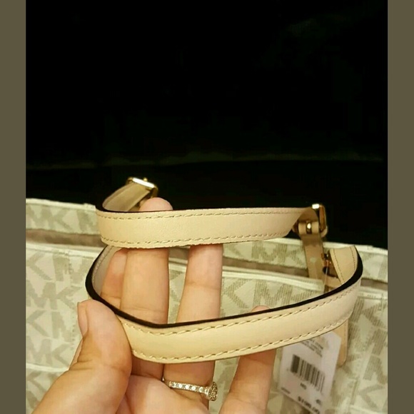 MK JET SET VANILLA PVC TOTE - Picture 2 of 4