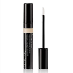 New in Box! MK Perfecting Concealer in Light Ivory