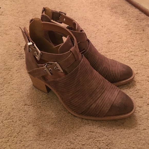 Qupid Shoes - Cute brown booties