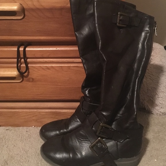 Brown boots! Size 9.